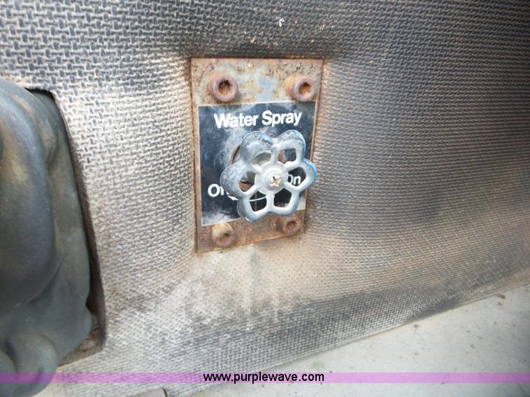 image for item BZ9639 1989 FMC Vanguard V3000SP street sweeper