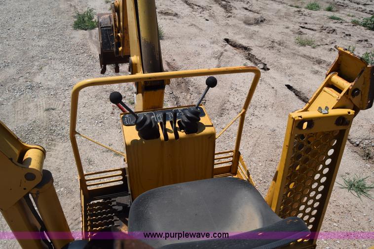 image for item CB9060 2001 Vermeer V5750 trencher