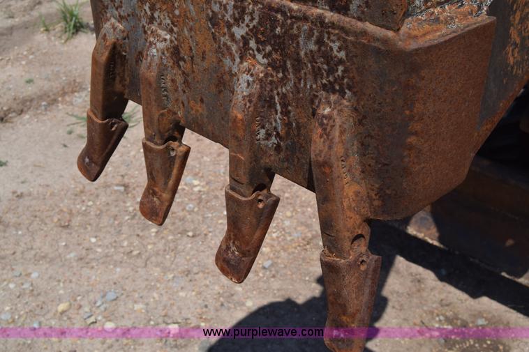 image for item CB9060 2001 Vermeer V5750 trencher