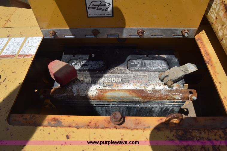 image for item CB9060 2001 Vermeer V5750 trencher