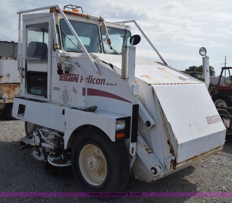 image for item CB9430 1995 Elgin Pelican Series P street sweeper