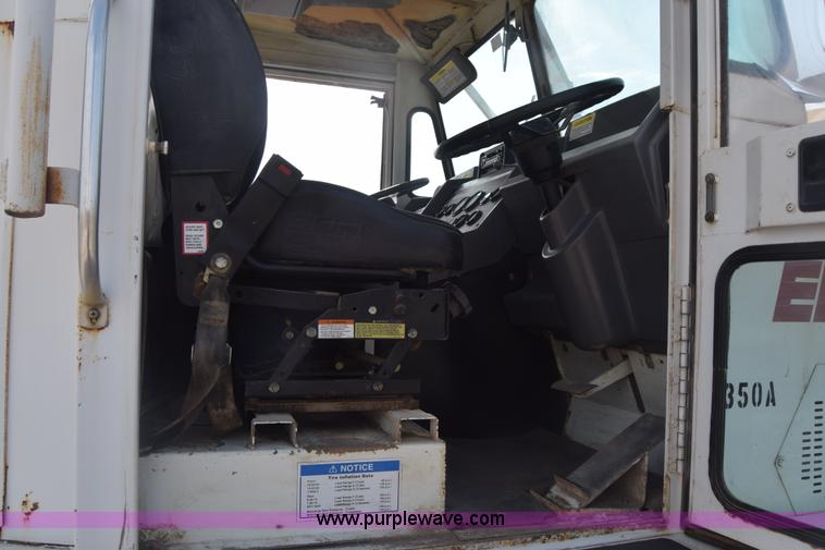 image for item CB9430 1995 Elgin Pelican Series P street sweeper