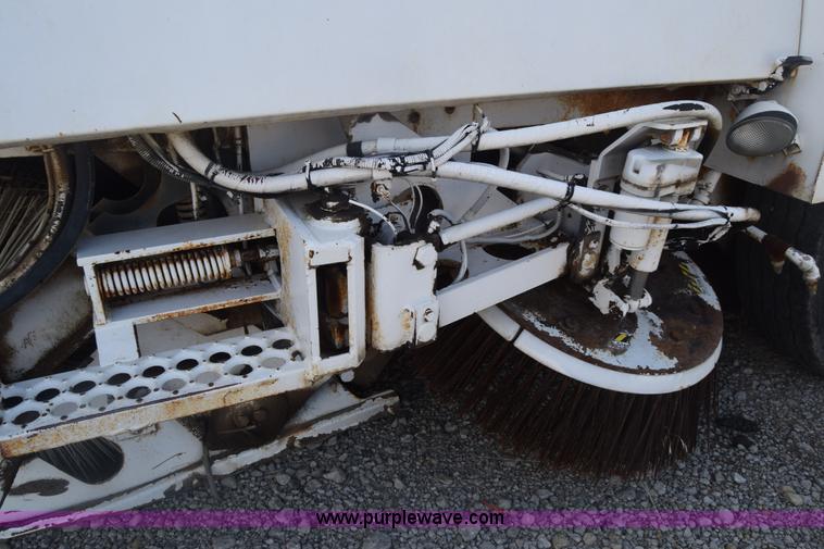 image for item CB9430 1995 Elgin Pelican Series P street sweeper
