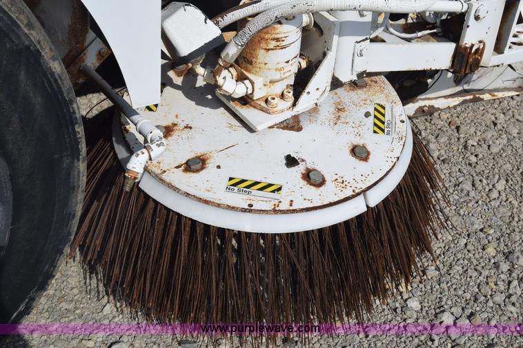 image for item CB9430 1995 Elgin Pelican Series P street sweeper