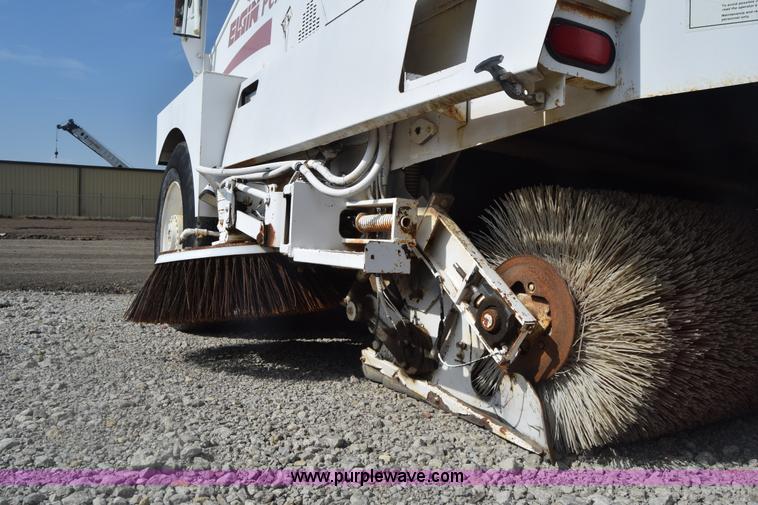 image for item CB9430 1995 Elgin Pelican Series P street sweeper