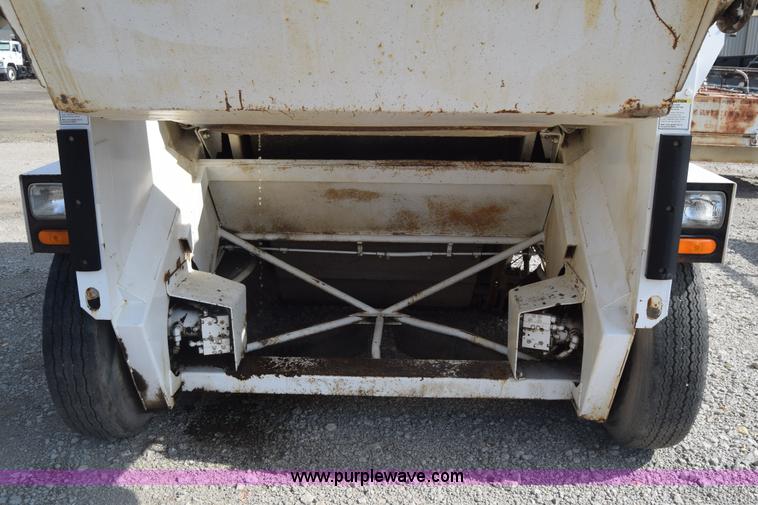 image for item CB9430 1995 Elgin Pelican Series P street sweeper