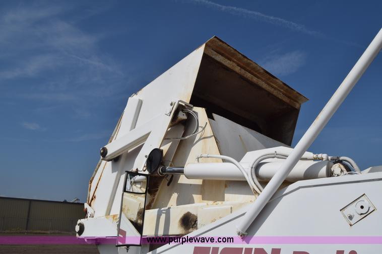 image for item CB9430 1995 Elgin Pelican Series P street sweeper