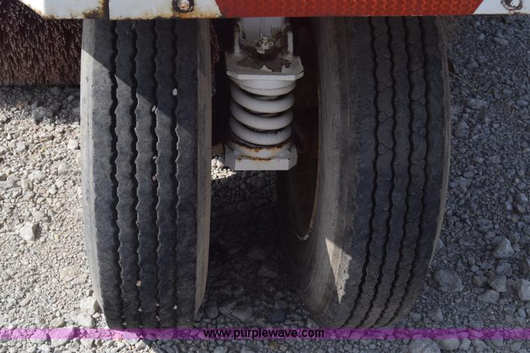 image for item CB9430 1995 Elgin Pelican Series P street sweeper