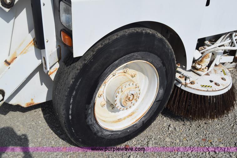 image for item CB9430 1995 Elgin Pelican Series P street sweeper