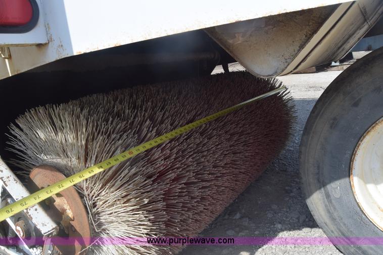 image for item CB9430 1995 Elgin Pelican Series P street sweeper