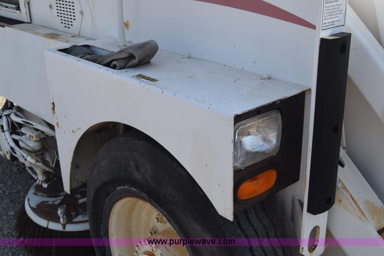 image for item CB9430 1995 Elgin Pelican Series P street sweeper