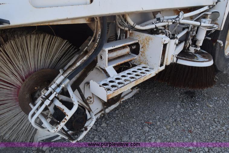 image for item CB9430 1995 Elgin Pelican Series P street sweeper