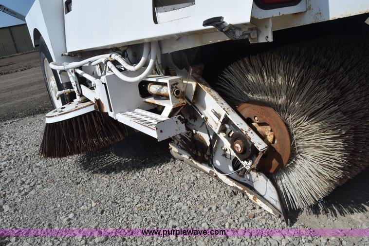 image for item CB9430 1995 Elgin Pelican Series P street sweeper