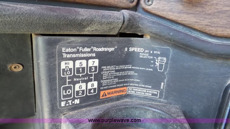 image for item F1430 1989 Freightliner FLD truck chassis