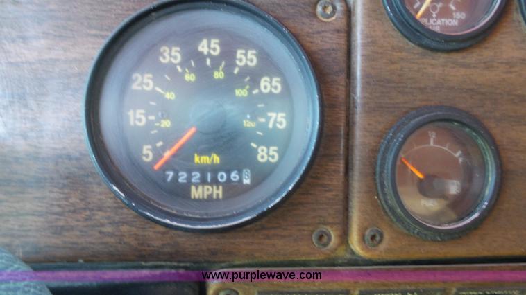 image for item F1430 1989 Freightliner FLD truck chassis