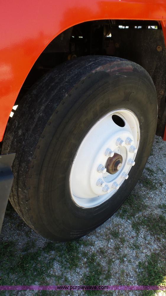 image for item F1430 1989 Freightliner FLD truck chassis