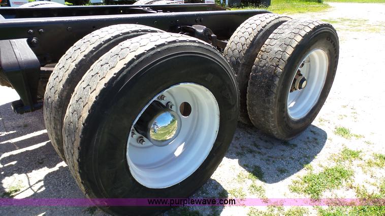 image for item F1430 1989 Freightliner FLD truck chassis