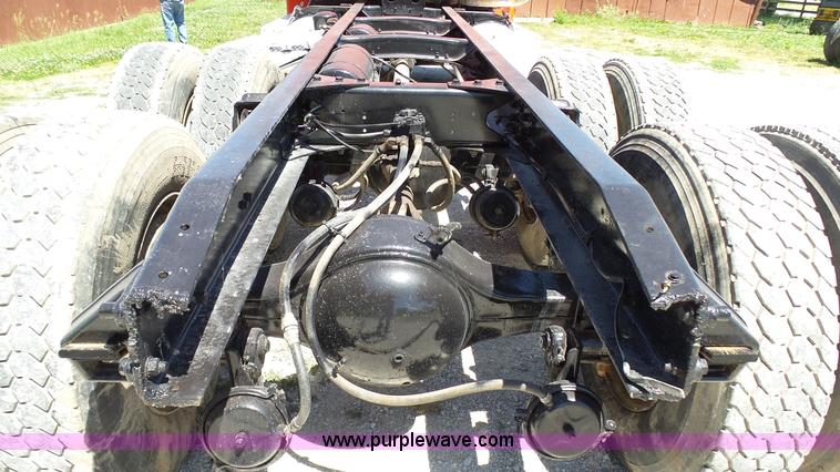 image for item F1430 1989 Freightliner FLD truck chassis