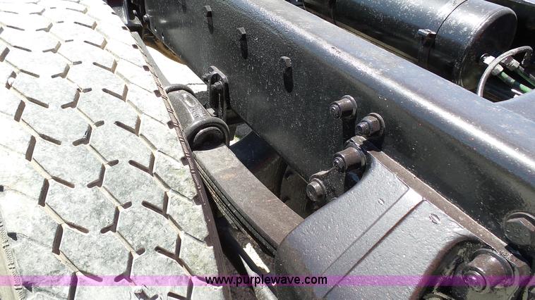 image for item F1430 1989 Freightliner FLD truck chassis