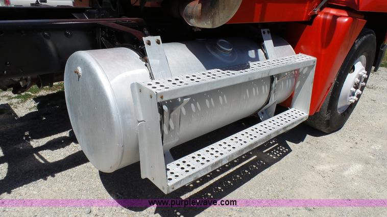 image for item F1430 1989 Freightliner FLD truck chassis