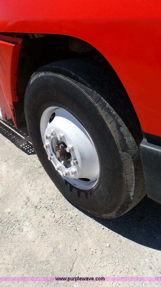 image for item F1430 1989 Freightliner FLD truck chassis