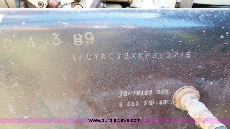 image for item F1430 1989 Freightliner FLD truck chassis