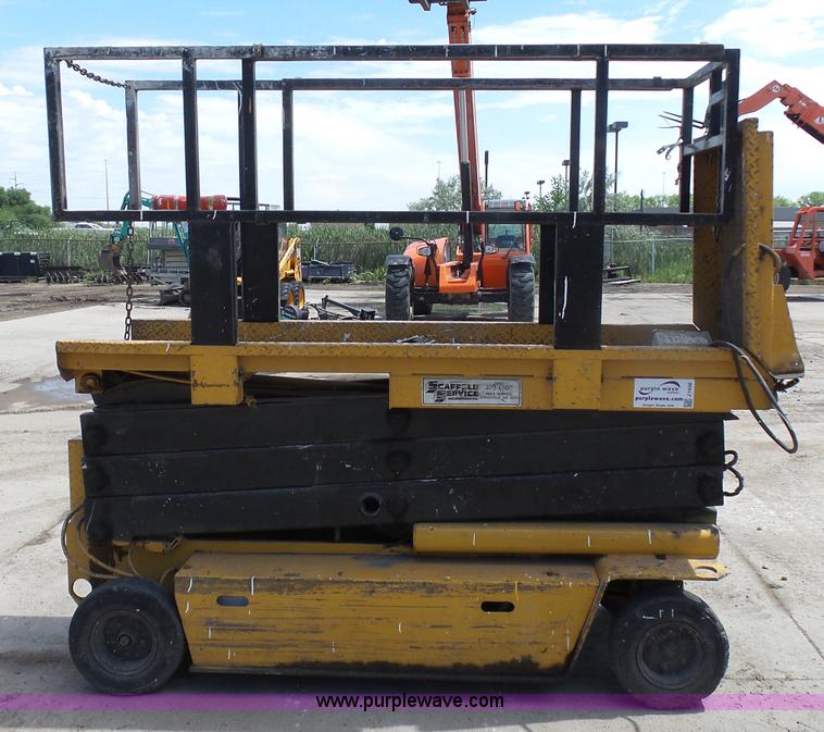 image for item J1656 Grove SM2633 scissor lift