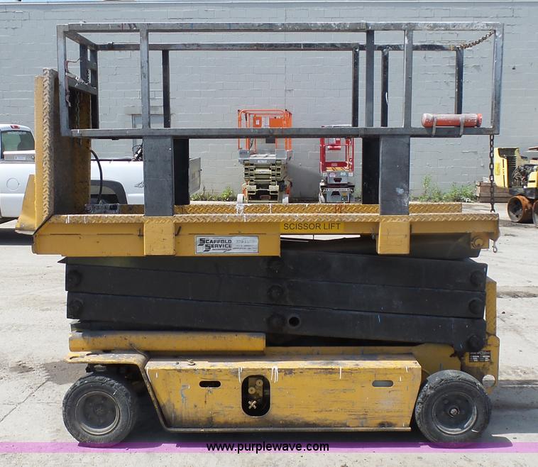 image for item J1656 Grove SM2633 scissor lift