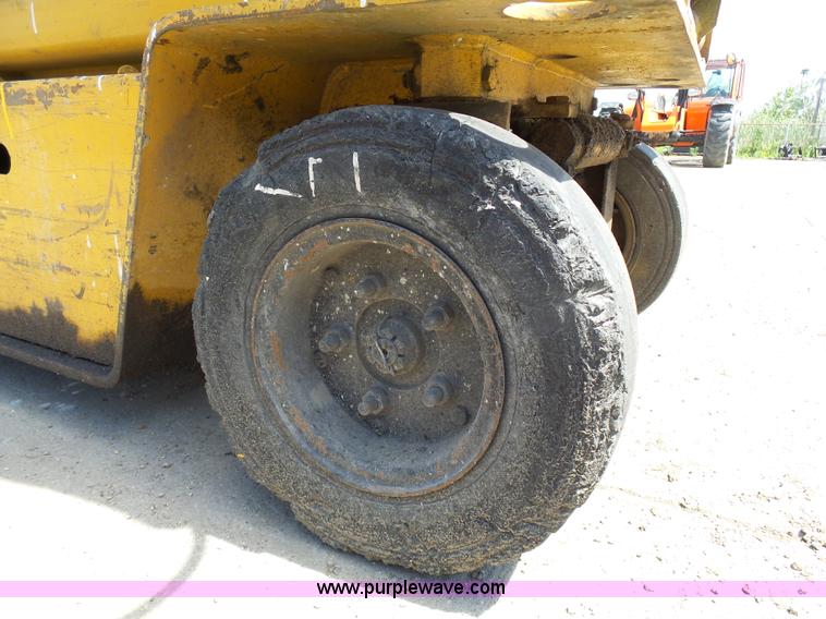 image for item J1656 Grove SM2633 scissor lift