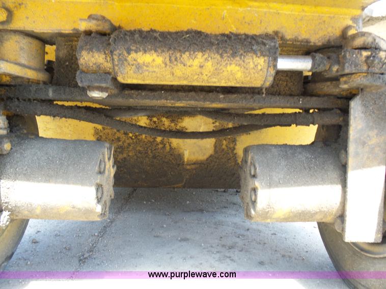 image for item J1656 Grove SM2633 scissor lift