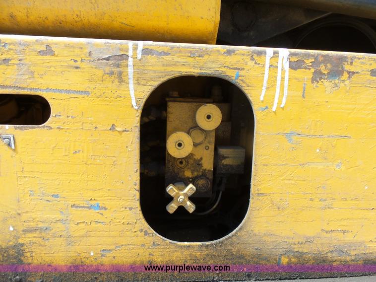 image for item J1656 Grove SM2633 scissor lift