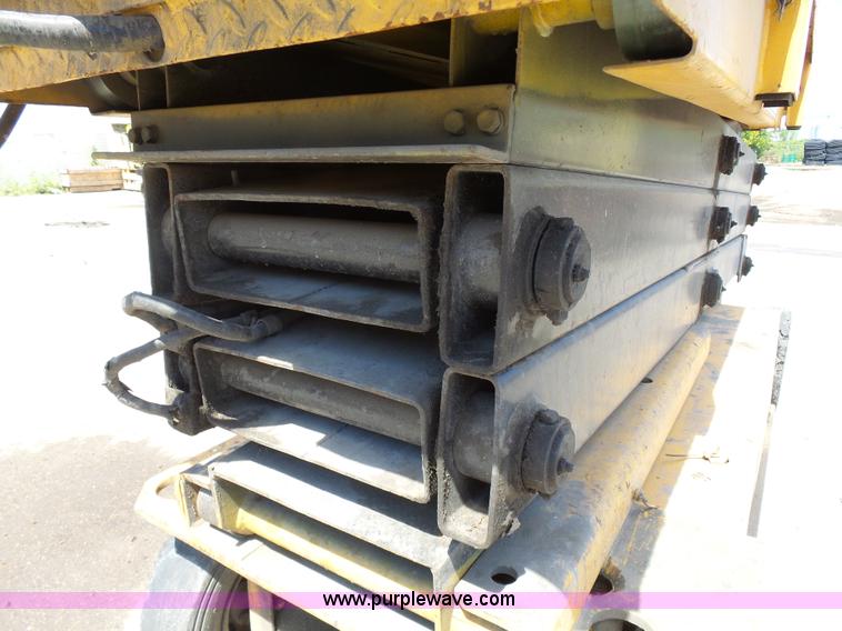 image for item J1656 Grove SM2633 scissor lift