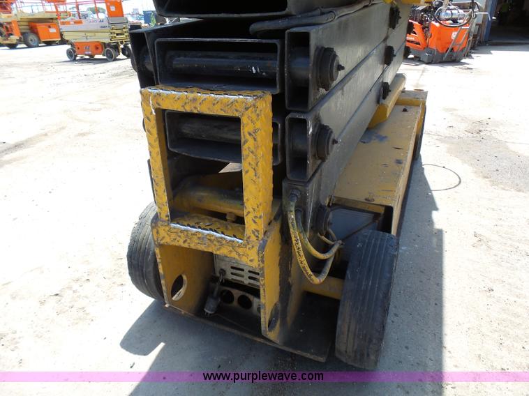 image for item J1656 Grove SM2633 scissor lift