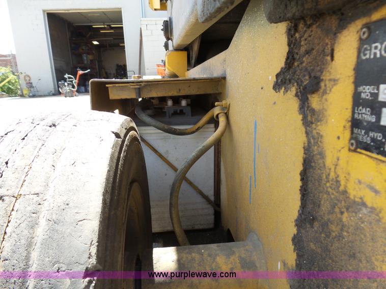 image for item J1656 Grove SM2633 scissor lift