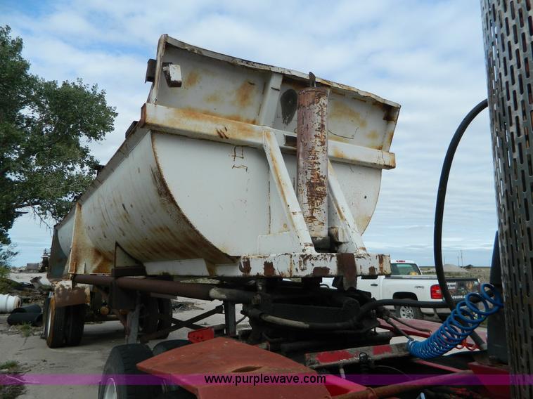 image for item J5126 1978 Cook SDS28RR end dump trailer