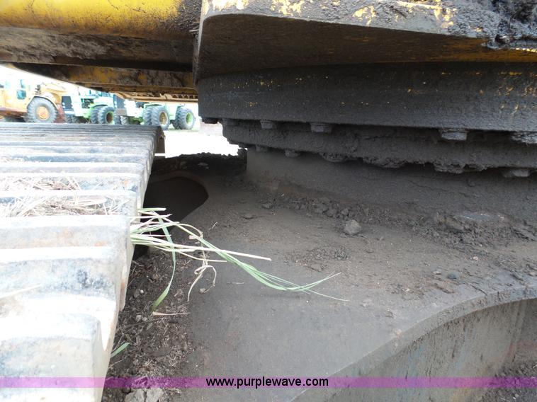 image for item J5476 2004 Kobelco SK330LC excavator