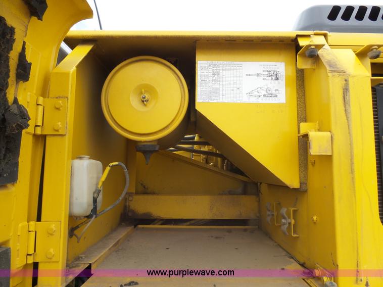 image for item J5476 2004 Kobelco SK330LC excavator