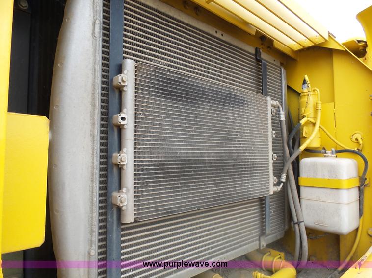 image for item J5476 2004 Kobelco SK330LC excavator