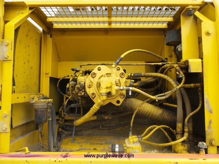 image for item J5476 2004 Kobelco SK330LC excavator