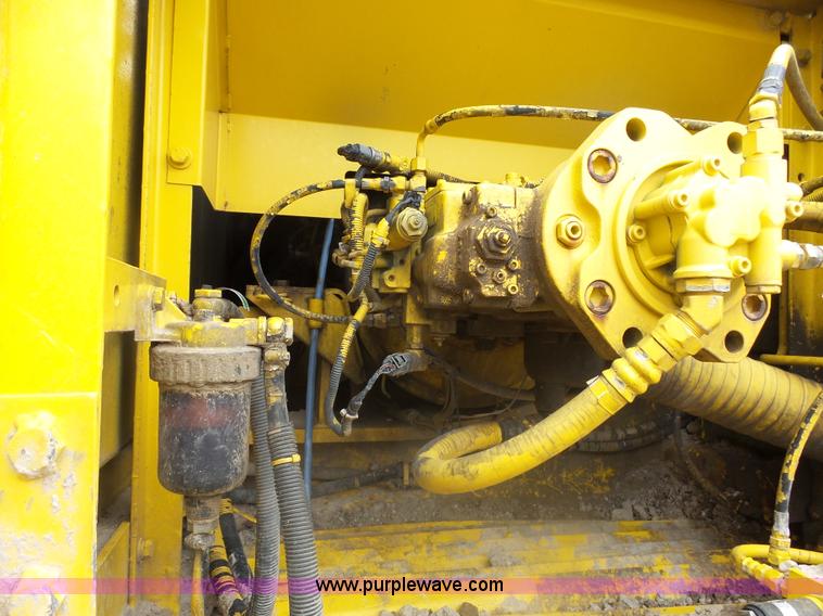 image for item J5476 2004 Kobelco SK330LC excavator