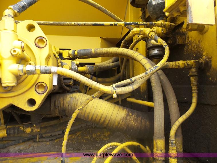 image for item J5476 2004 Kobelco SK330LC excavator