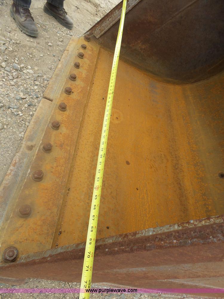 image for item J5476 2004 Kobelco SK330LC excavator