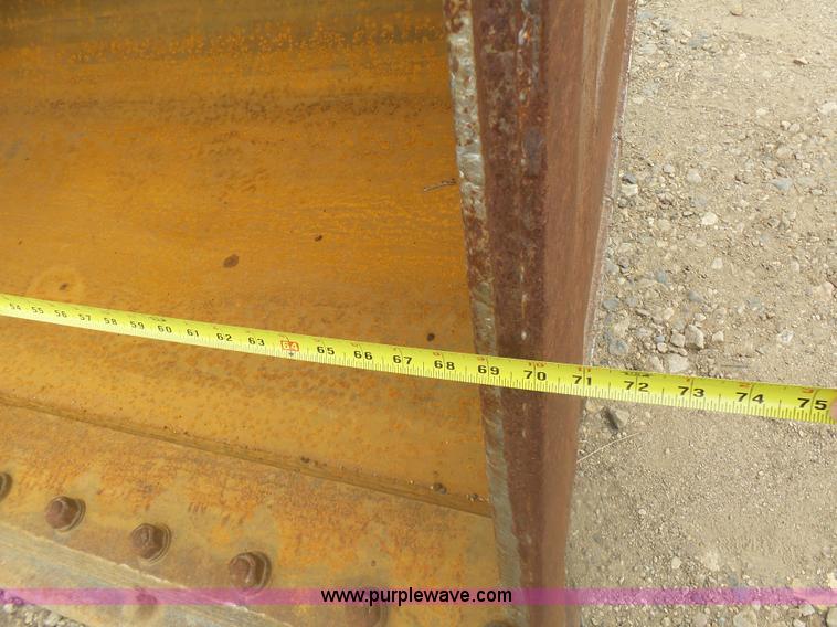 image for item J5476 2004 Kobelco SK330LC excavator