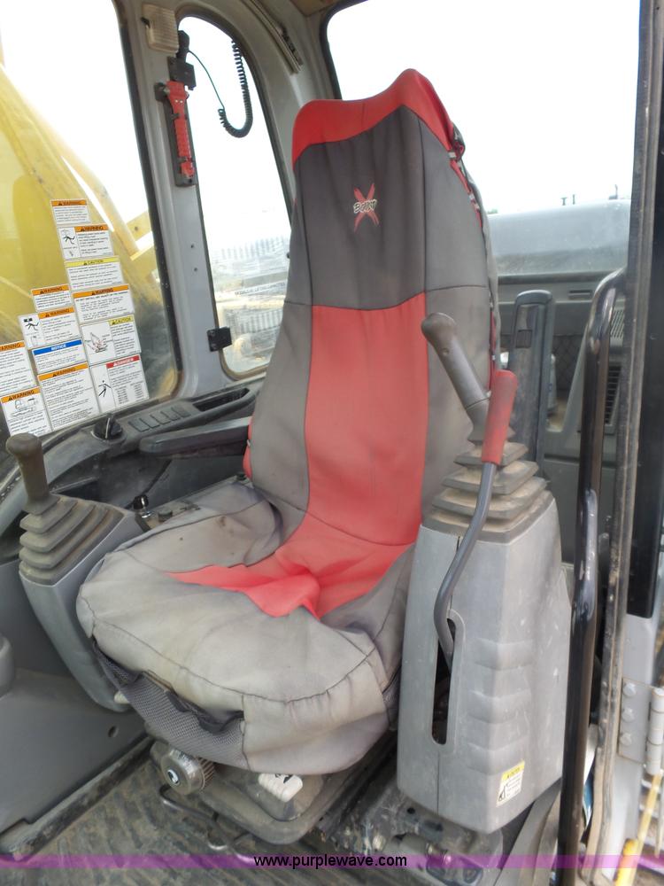 image for item J5476 2004 Kobelco SK330LC excavator