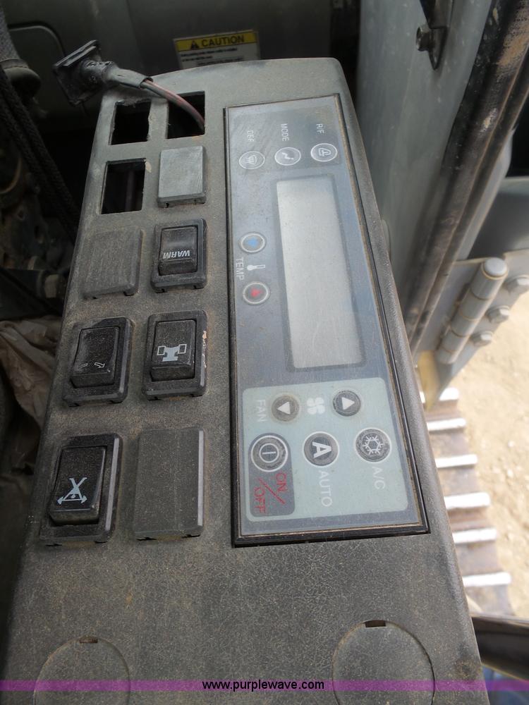 image for item J5476 2004 Kobelco SK330LC excavator