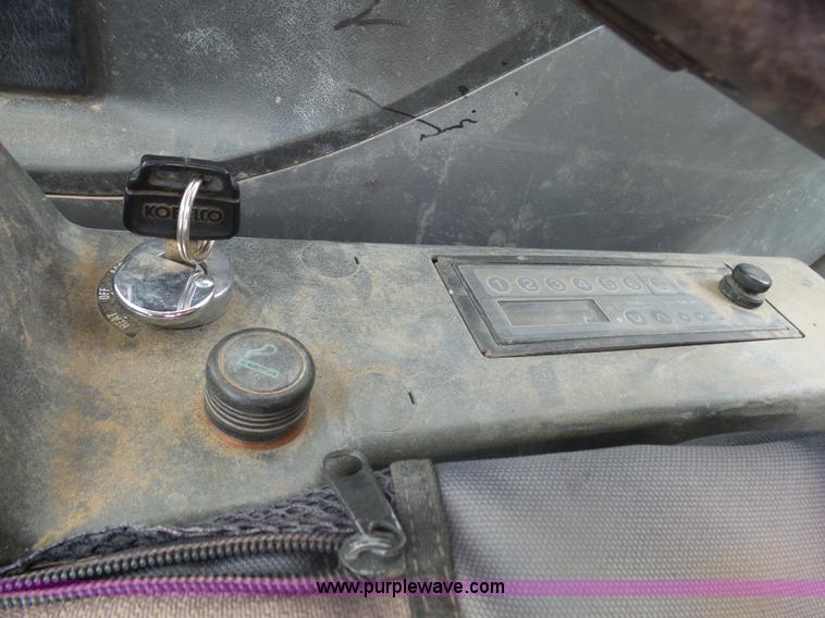 image for item J5476 2004 Kobelco SK330LC excavator