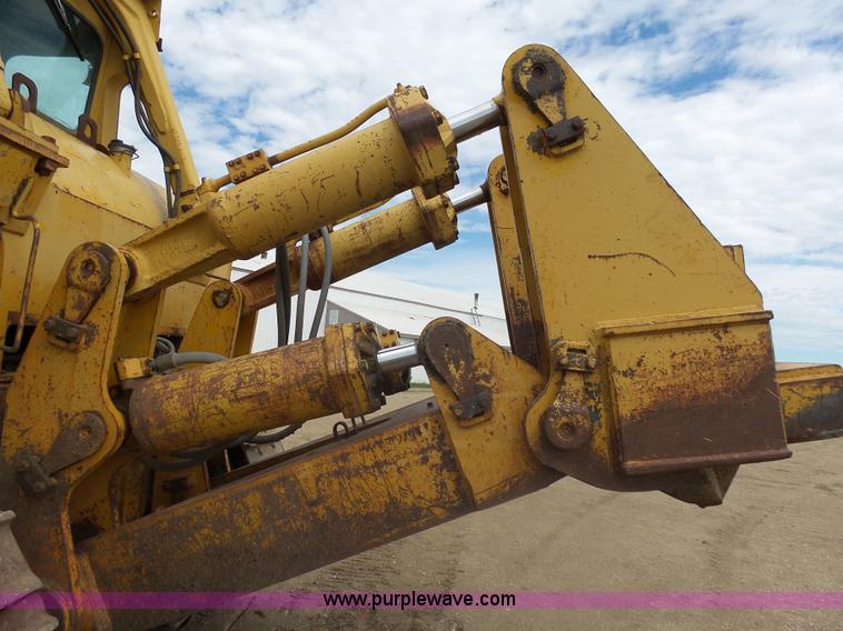 image for item J5480 1976 Caterpillar D9H dozer