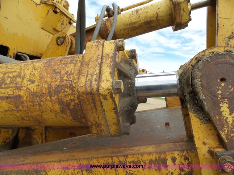 image for item J5480 1976 Caterpillar D9H dozer