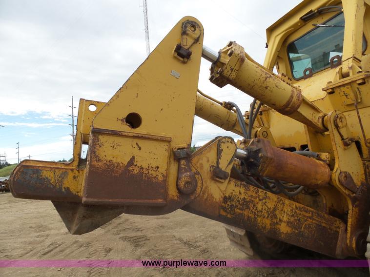 image for item J5480 1976 Caterpillar D9H dozer