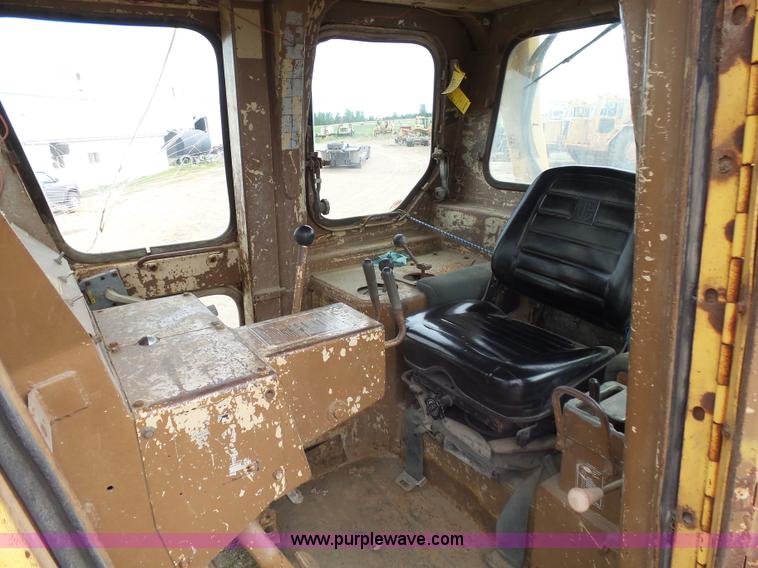 image for item J5480 1976 Caterpillar D9H dozer